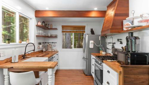 Redwood Cabin with Hot Tub Canyon View and Dogs OK - Foto 4