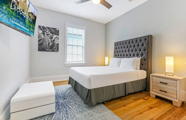 Chic 4 BR Condo - Large Pool - Perfect Location - Photo 4