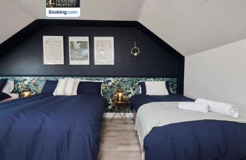 Spacious 4BDR House By Homebird Property Management Short Lets & Serviced Accommodation Leeds With Private Parking & Garden - Foto 14