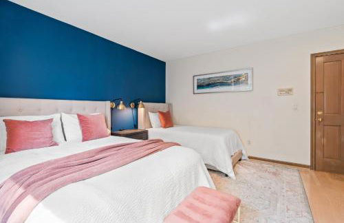 Stunning Waterfront Mansion with Pool and Hottub - Foto 28