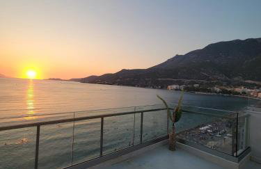 Stylish Rooftop Retreat with Hot Tub with Loutraki Beach - Foto 9