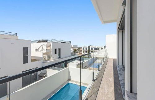 Modern Villa with Private Pool Near Baleal Beach - Photo 16