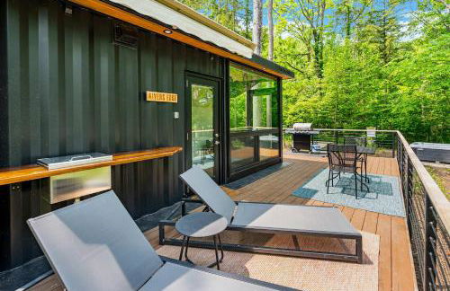 Modern Riverside Cabin w Hot Tub Fire Pit Kayaks - Foto 24