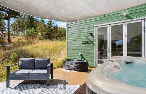 15 min to Boulder Rope Course Hot Tub & Views - Photo 7