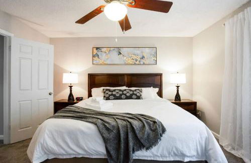 Modern + Cozy Townhome - minutes to Avalon w/king - Foto 38