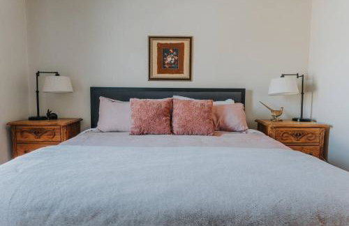 Spacious Downtown Family with Large Patio, Hot Tub, Fire Pit, by Forest & Peak Retreats - Foto 31