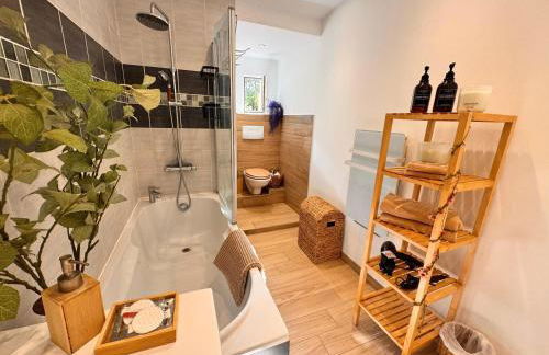 Maison Langevin 2-Bedroom House with Cozy Garden & Patio - Foto 4