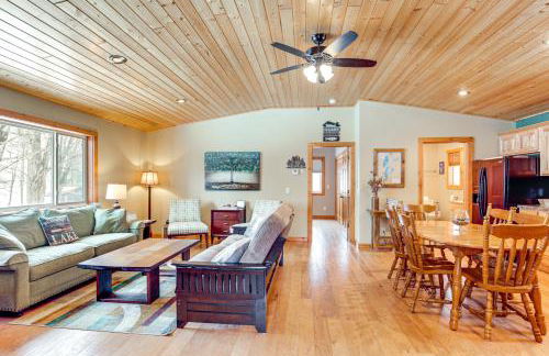 Private Dock, BBQ Ready Lakefront Fifield Home! - Foto 12