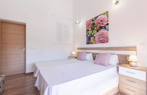 Gorgeous Home In Mezquitilla With Wifi - Photo 23