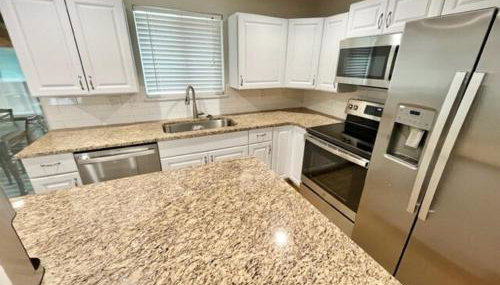 Newly Renovated Home w Garage Near Old Town - Foto 5