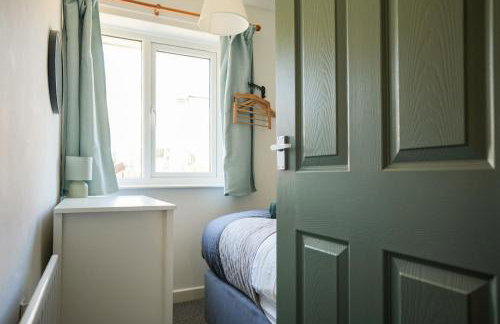 Stupton House, Large 3 Bed House that Sleeps 8 with Full Size Pool Table & FREE Parking - Hosted by Stay Host Save - Foto 41