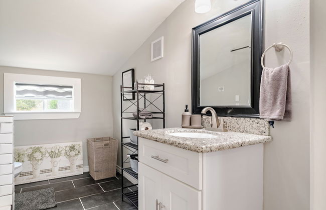 Wonderful Getaway Houston 2BR w/Balcony Views - Photo 16