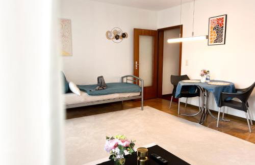 Helle 2 Zimmer Wohnung mit Balkon gemütlich & zentral - Foto 4