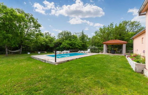 Three-Bedroom Holiday Home In Neoric - Photo 12