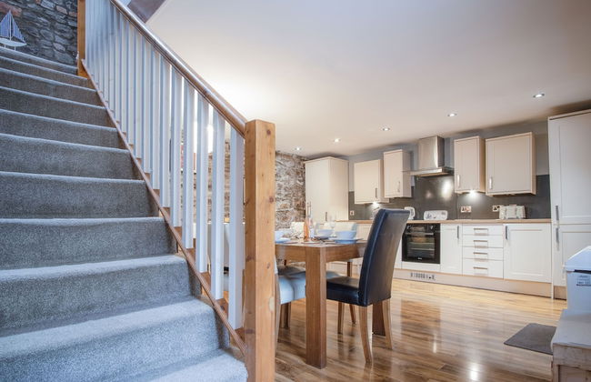 Fletcher Coach House - 3 Bedroom Cottage - Pendine - Photo 24