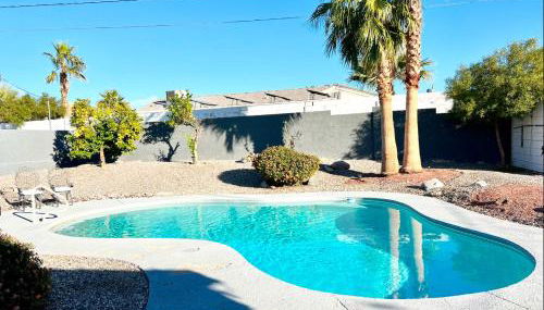 Spacious Getaway! Pool, Spa, Sleeps 9 - Foto 3