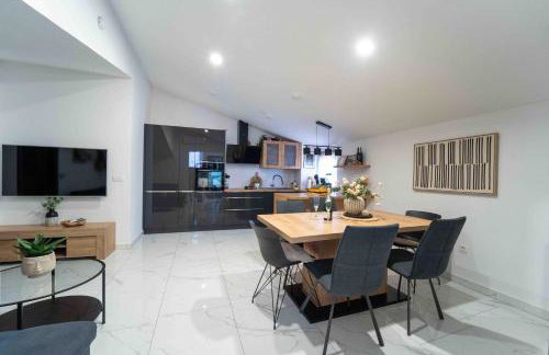 Holiday home “MARKO” with heated pool! - Photo 22