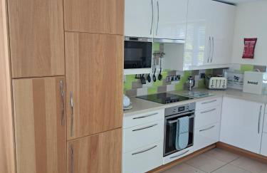 2 Bed House - Sleeps 4 - Fishing - Parking - Patio - Foto 11