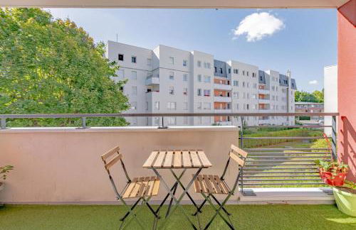 Séjour Cosy - 5 min Aéroport Orly - Parking Privée & Terrasse - Foto 4