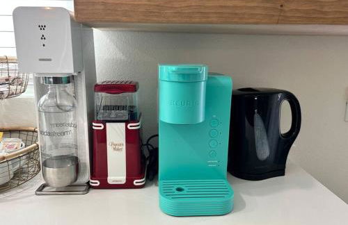 Serene Modern Home Backdoor with great WiFi, games, movies, patio seating and bbq Easy Access to North Joshua Tree National Park in 10 minutes - Foto 41