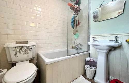 Wisteria Cottage an authentic and enchanting 2 bedroom cottage experience close to Brecon Beacons - Photo 6