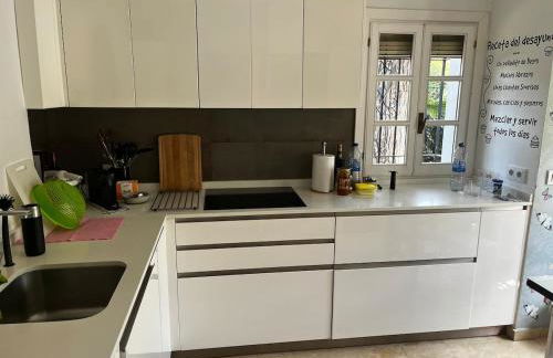 Nice villa with a garden - Photo 8