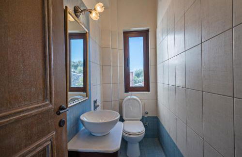 Sea Views at villa Anemomylos with Heated Pool, Ping Pong and Tennis - Foto 52