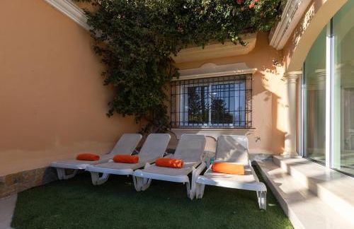 Large Ground Floor Apartment with Private Garden and Beach Access - Photo 46
