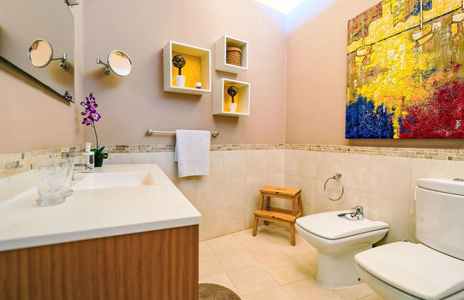 Villa With Pool and Beautiful Architecture - Foto 37