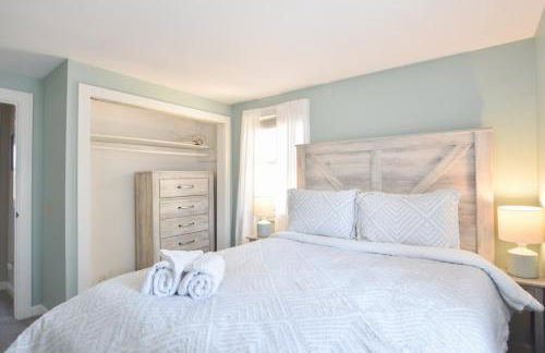 Beautiful Home Close to Ponds and Beach - Photo 14