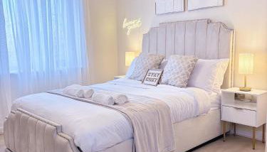 Luxury 2 bedroom Leeds City Apartment with Free parking & Jacuzzi bath - Foto 1