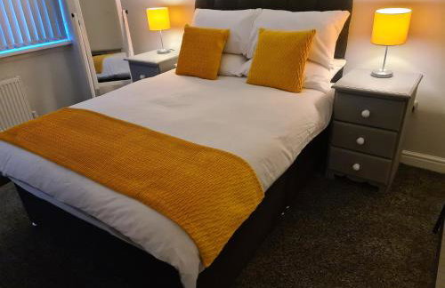 Whole House - 4 Bedrooms - Parking - Sleeps 8 - Foto 13