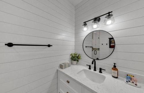 The White Lodge 4BDR Sleeps 8 with Fire Pit - Foto 40