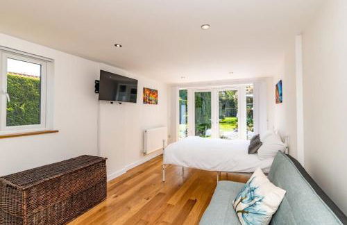 Patio lodge with forest access close to beaches - Foto 6