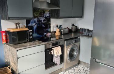 Modern River View Mytholmroyd Apartment - Photo 5