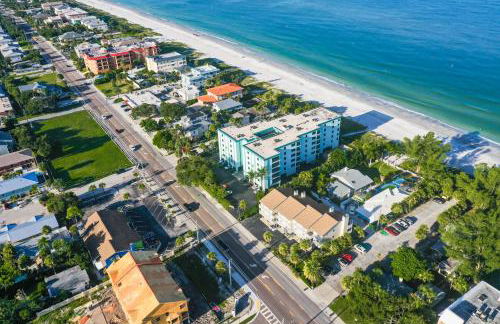 100 steps to beautiful Indian Rocks Beach, oceanside, 2 bedroom updated condo - Foto 6