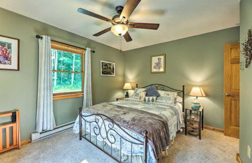 Slaty Fork Escape with Mountain View and Hot Tub! - Foto 19