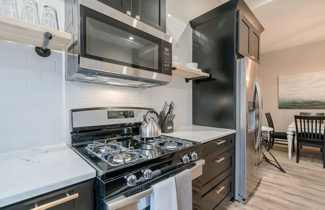 Designer Townhome 2 of 3 Left Side - JZ Vacation Rentals - Photo 12