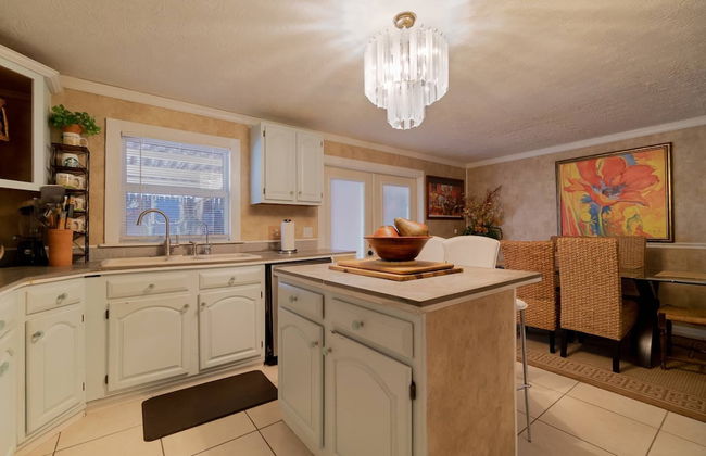 The Secret Garden Home Close to Beach, Shops, Restaurants, Pet Friendly, Close to Lucerne Ave! - Foto 32