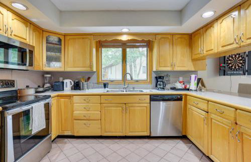 Bushkill Home with Access to Pools and Tennis Courts! - Photo 9