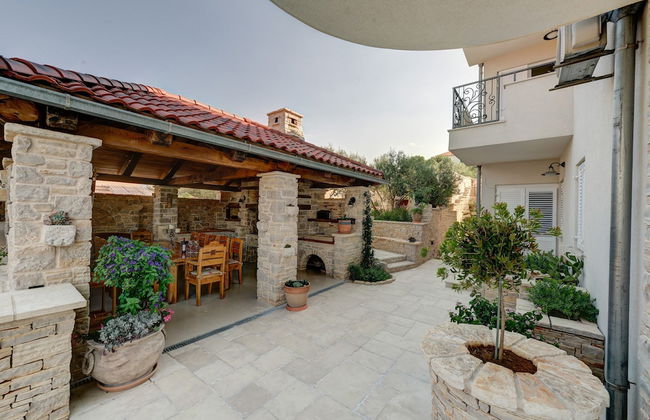 Modish Apartment in Murter with Hot Tub - Foto 21