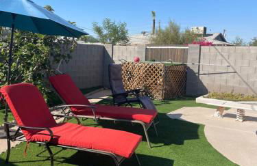 Cozy Home with Sparkling Pool/Pet Friendly - Photo 2