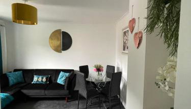 Large Stylish 2 Bedroom Apartment Stevenage Sleep 6 - Foto 4