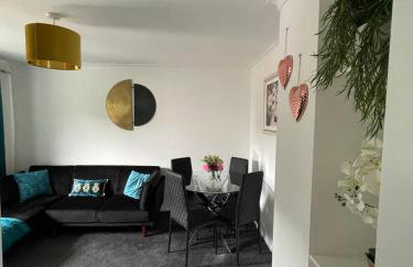Large Stylish 2 Bedroom Apartment Stevenage Sleep 6 - Foto 4