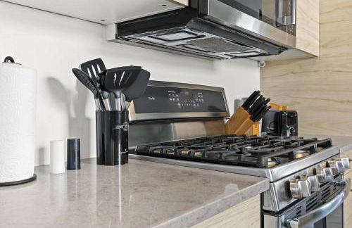 3BR 2BA Derby Home Walk to Churchill Free Parking - Foto 31