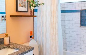 The Royal Crane Suite Newly Built Upscale Central - Photo 21