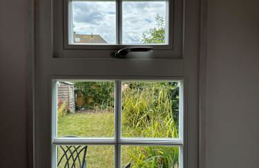 Canterbury Oasis - Modern 2-Bed Home with FREE Parking - Foto 13