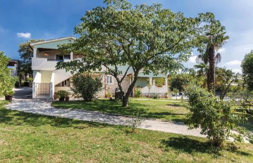 Cozy Apartment In Pilkovici With Wifi - Photo 28