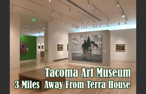 Terra House Tacoma - EV Power Station, Crib, Stroller, High Chair - Foto 43