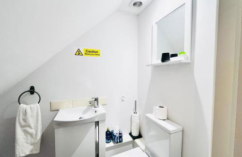 Stunning Five Bedroom Holiday Home in Chartham Canterbury with Hot Tub - Foto 28